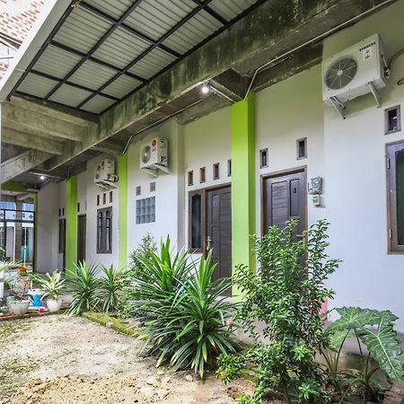 Hotel Oyo 3830 Dfarys Gh Syariah Balikpapan  Esterno foto