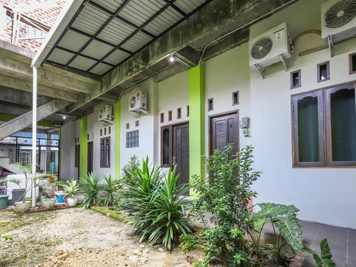 Hotel Oyo 3830 Dfarys Gh Syariah Balikpapan  Esterno foto