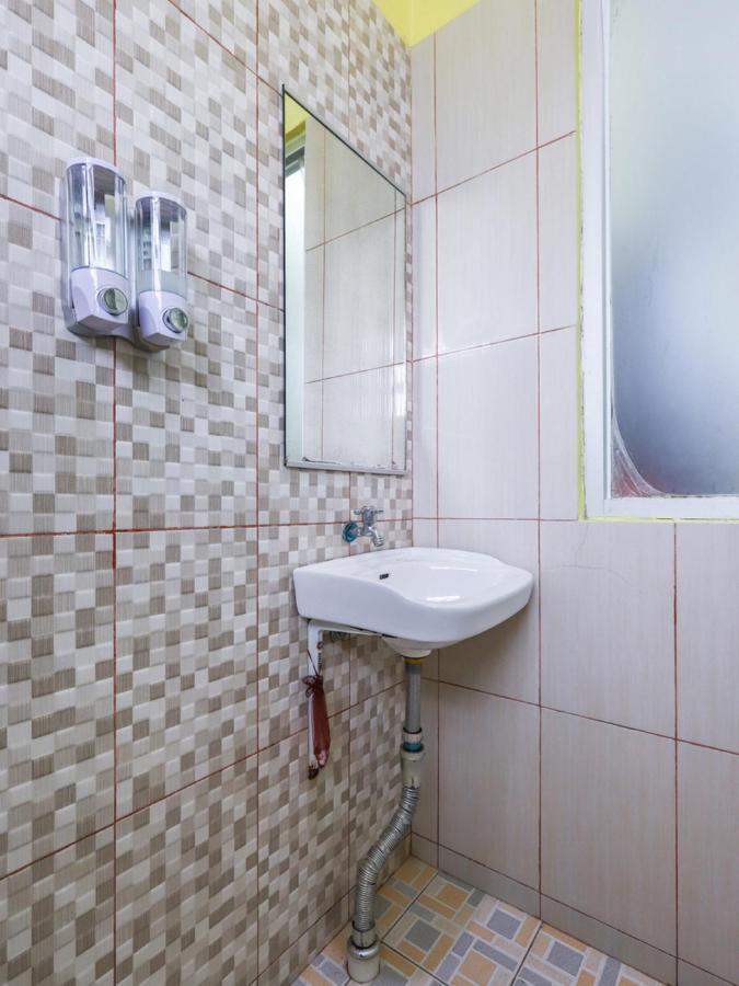 Hotel Oyo 3830 Dfarys Gh Syariah Balikpapan  Esterno foto