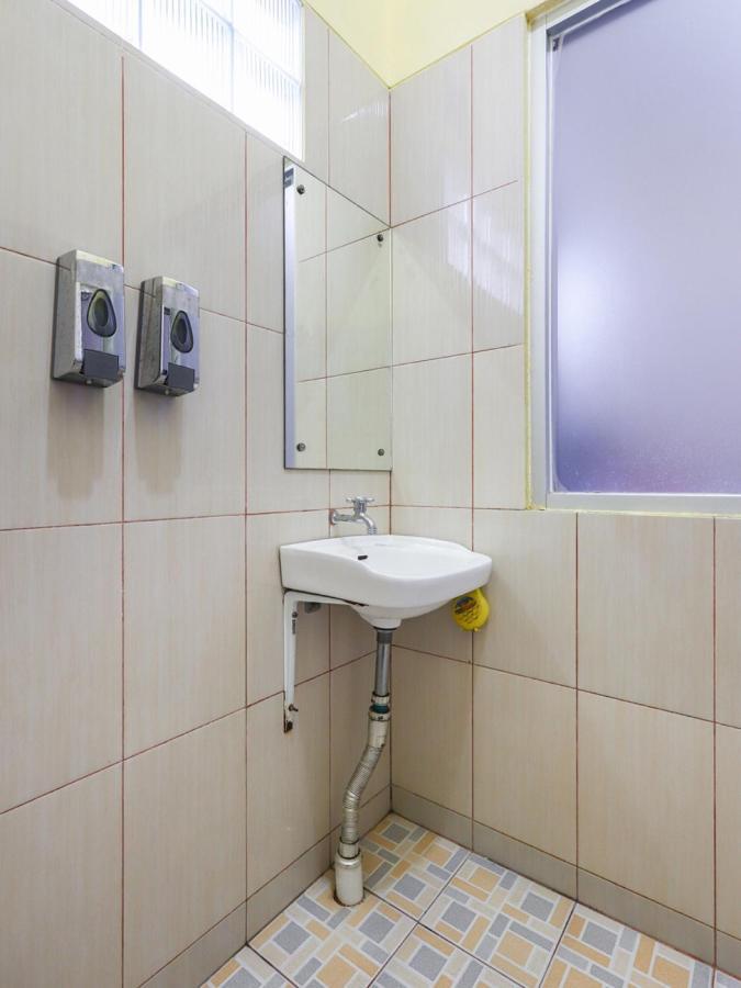 Hotel Oyo 3830 Dfarys Gh Syariah Balikpapan  Esterno foto